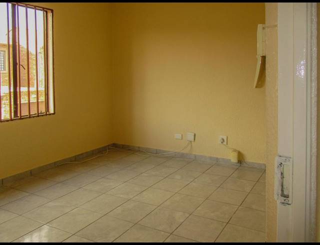 2 BEDROOM PROPERTY TO RENT IN DIE HOEWES